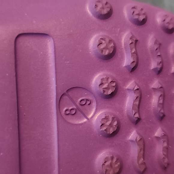 Nwot! Purple children's shoes size 8/9 - Picture 3 of 5
